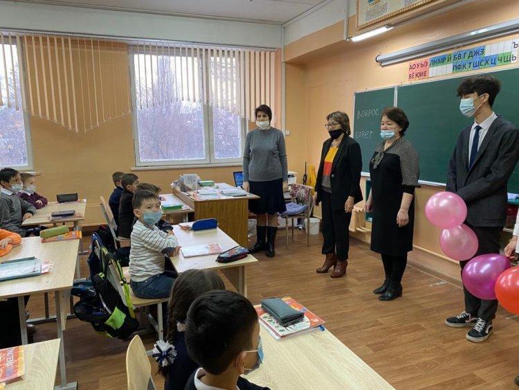 Бүгін 1 сынып оқушылары мектепке келді