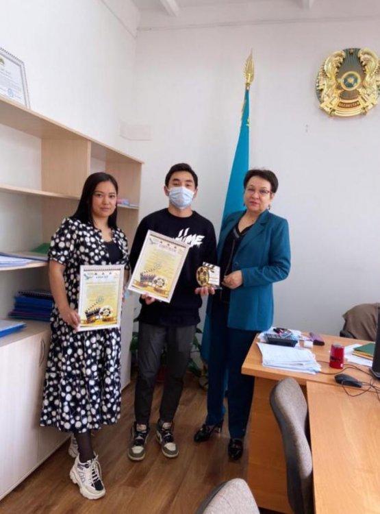 В Республиканском конкурсе социальных роликов «Дети Казахстана в мире без границ» ученик 10ә класса Есембаев Равиль занял 3-место.
